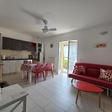 Red Apartment - Residenza Silvana แวร์บาเนีย ภายนอก รูปภาพ
