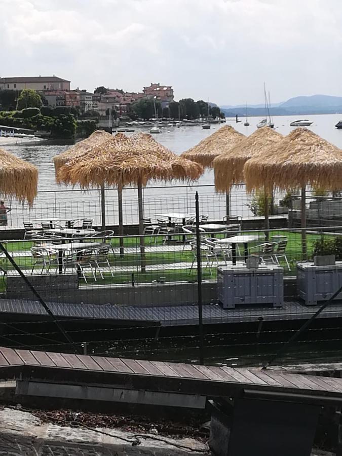 Red Apartment - Residenza Silvana แวร์บาเนีย ภายนอก รูปภาพ