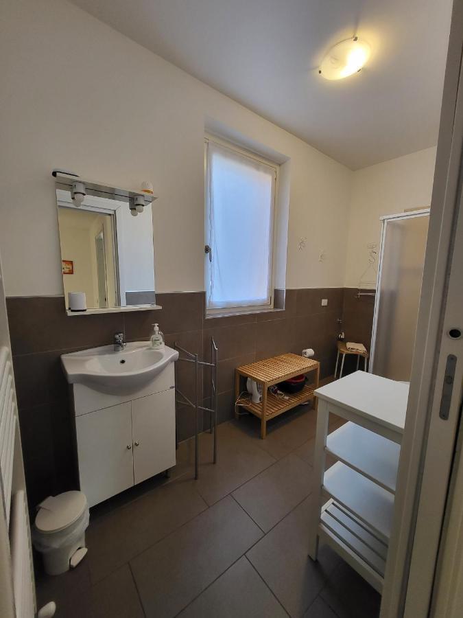 Red Apartment - Residenza Silvana แวร์บาเนีย ภายนอก รูปภาพ