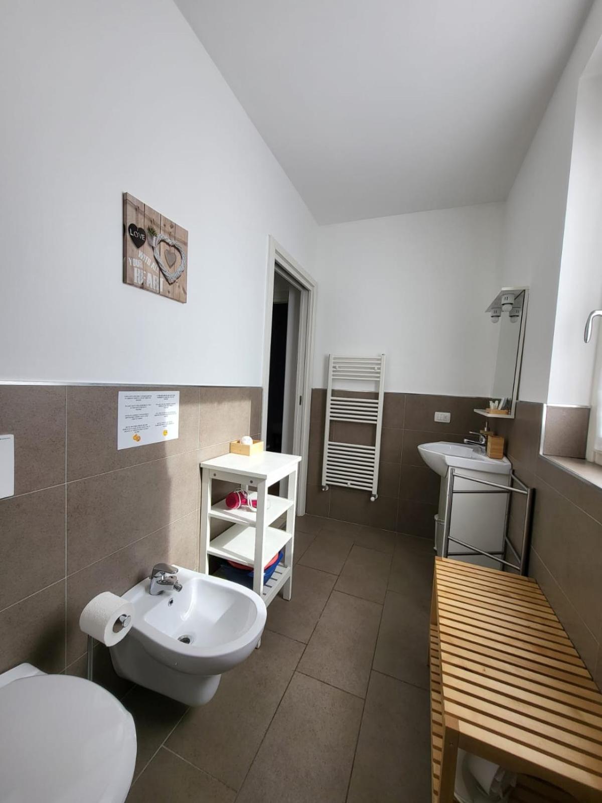 Red Apartment - Residenza Silvana แวร์บาเนีย ภายนอก รูปภาพ