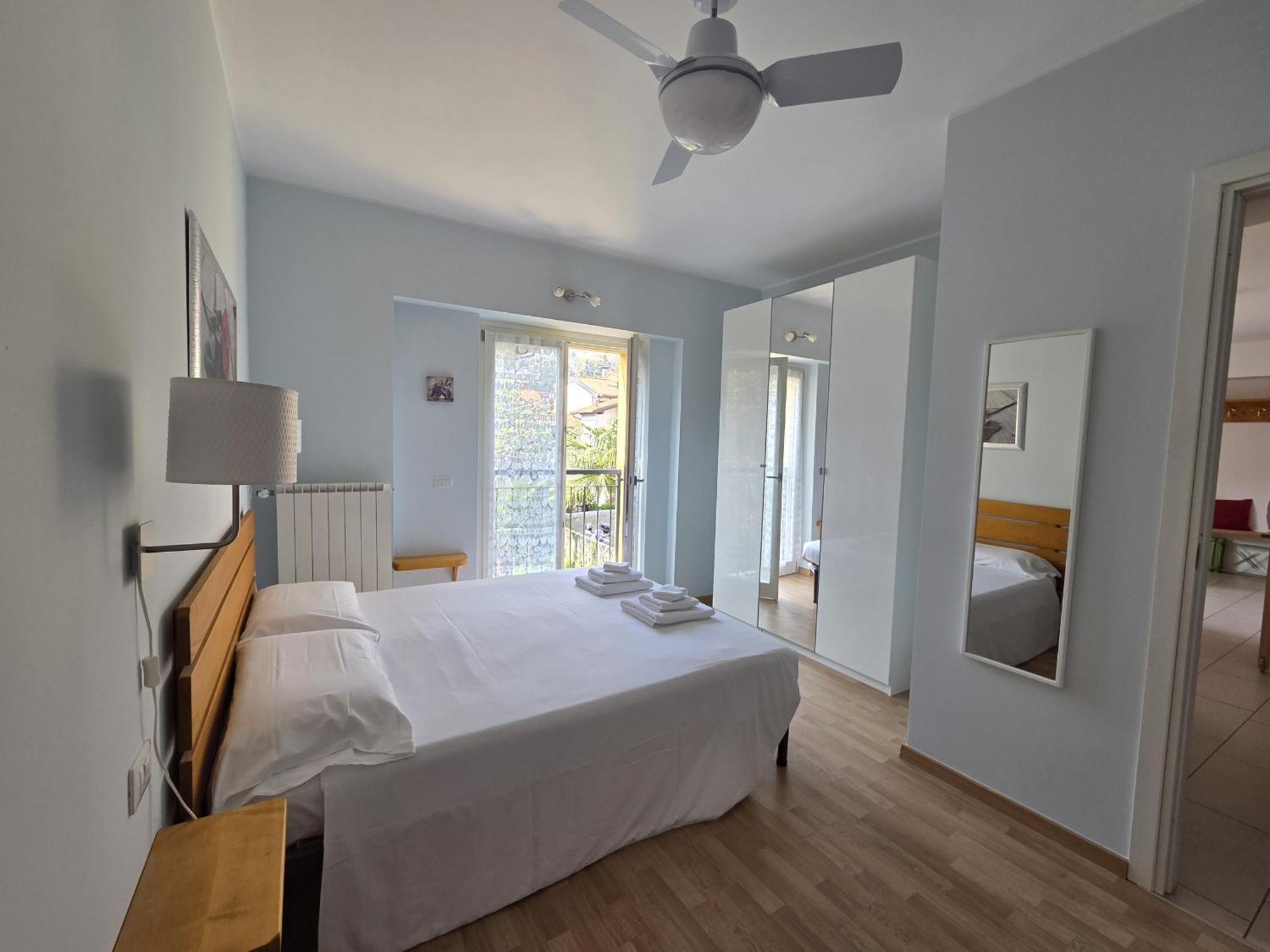 Red Apartment - Residenza Silvana แวร์บาเนีย ภายนอก รูปภาพ