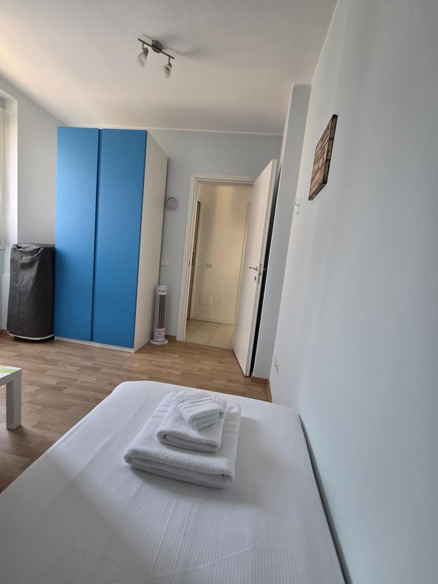 Red Apartment - Residenza Silvana แวร์บาเนีย ภายนอก รูปภาพ
