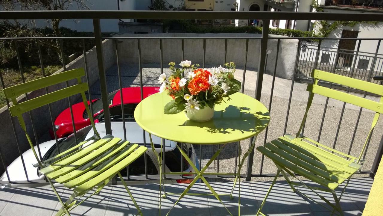 Red Apartment - Residenza Silvana แวร์บาเนีย ภายนอก รูปภาพ