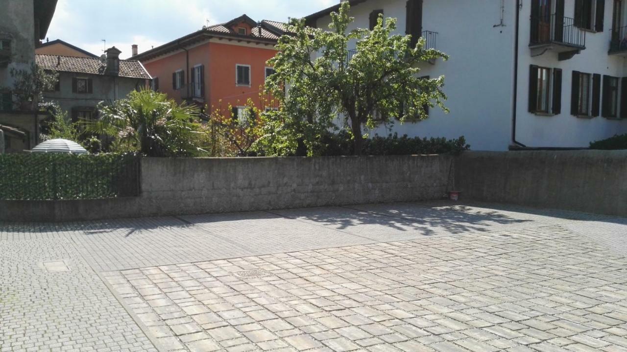 Red Apartment - Residenza Silvana แวร์บาเนีย ภายนอก รูปภาพ